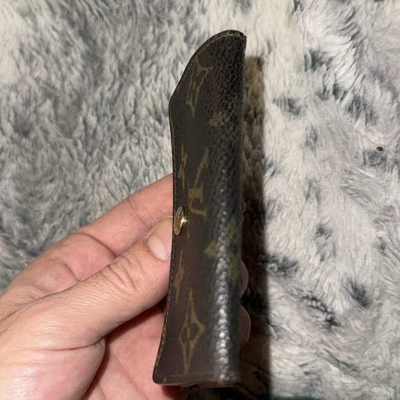 Men’s Or Women’s Preloved Louis Vuitton Key Holder! Missing 2 key holders. 6/10 - Picture 9 of 10
